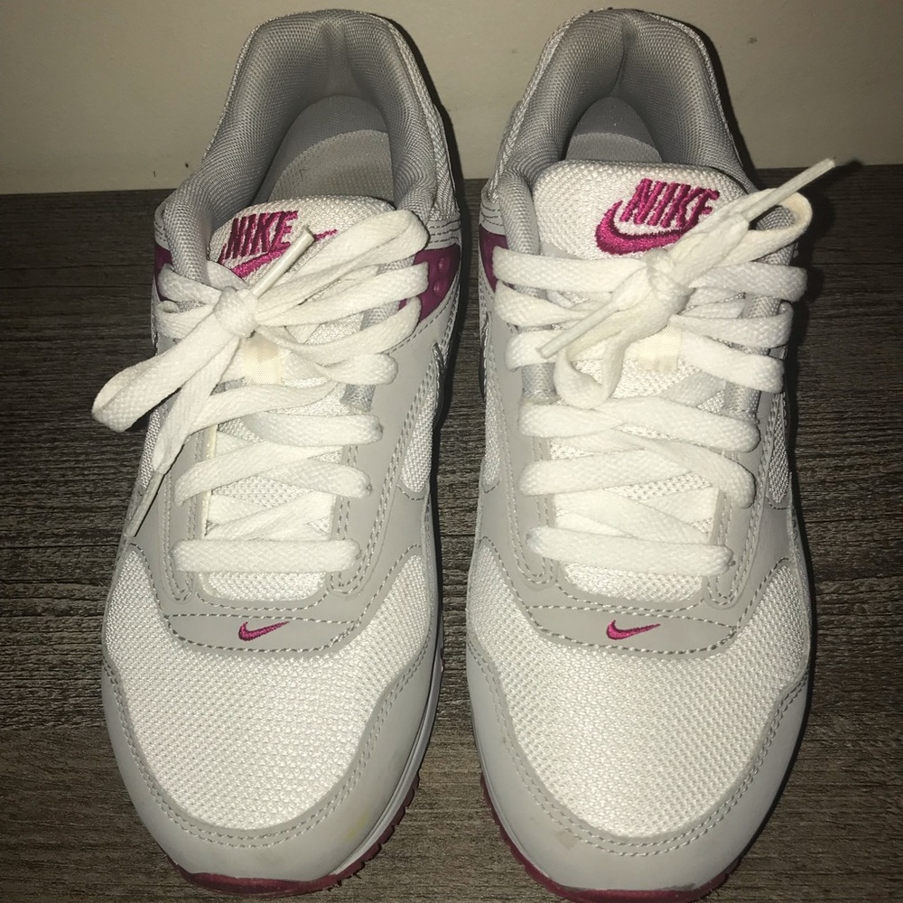 Nike Air Max 90. Size 7Y.